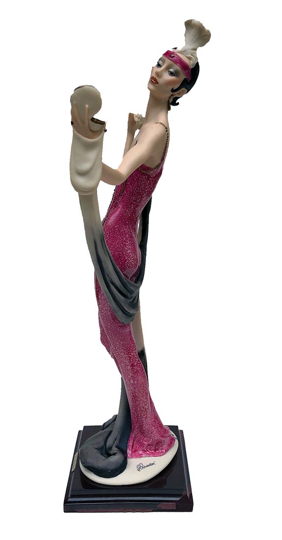 Giuseppe Armani porcelain sculpture Lady with Compact