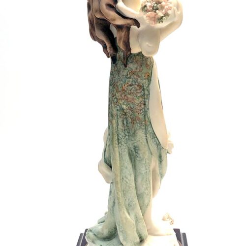 Giuseppe Armani porcelain sculpture Lady with Bouquet