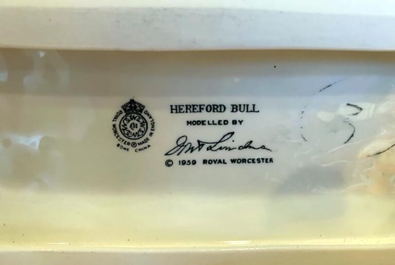 Hereford Bull porcelain sculpture from Royal Worcester artist Doris Linder