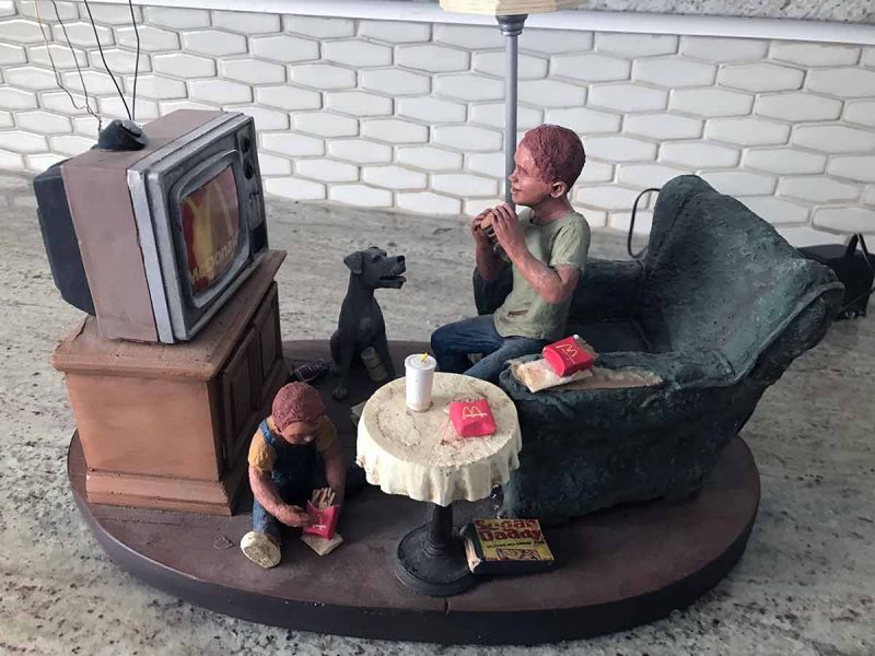 McTv 1984 by Michael Garman not sold in the public, made and gifted to franchise owners of McDonald’s restaurant. Works, even the lightbulb. A real step into a time Diorama of life back in the day