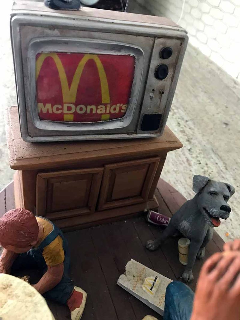 McTv 1984 by Michael Garman not sold in the public, made and gifted to franchise owners of McDonald’s restaurant. Works, even the lightbulb. A real step into a time Diorama of life back in the day