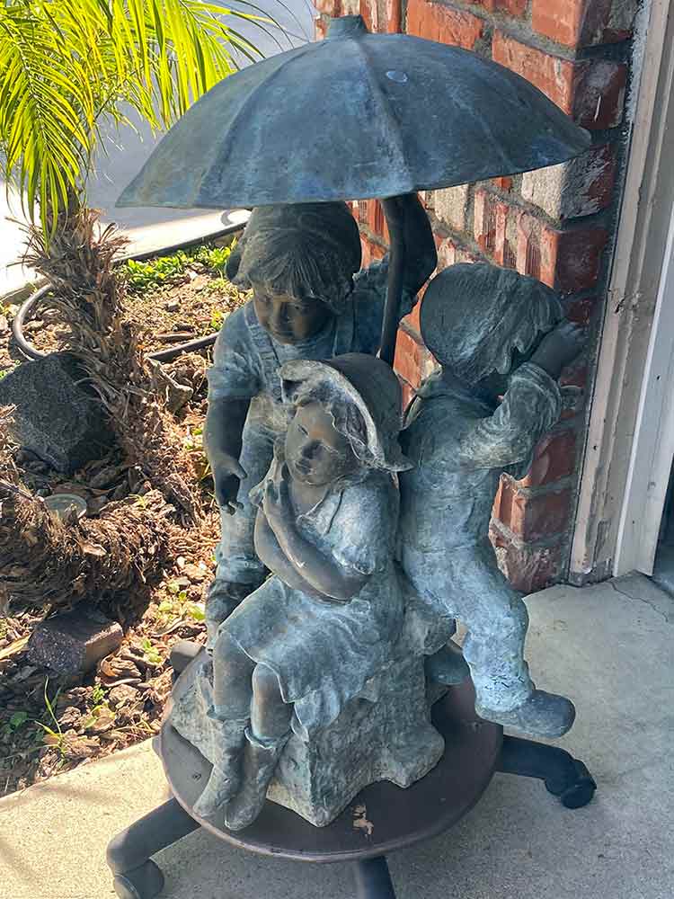 Bronze Garden sculpture by Pescara titled "3 Kids Garden". Great for outdoor decoration environment at an attractive price.
